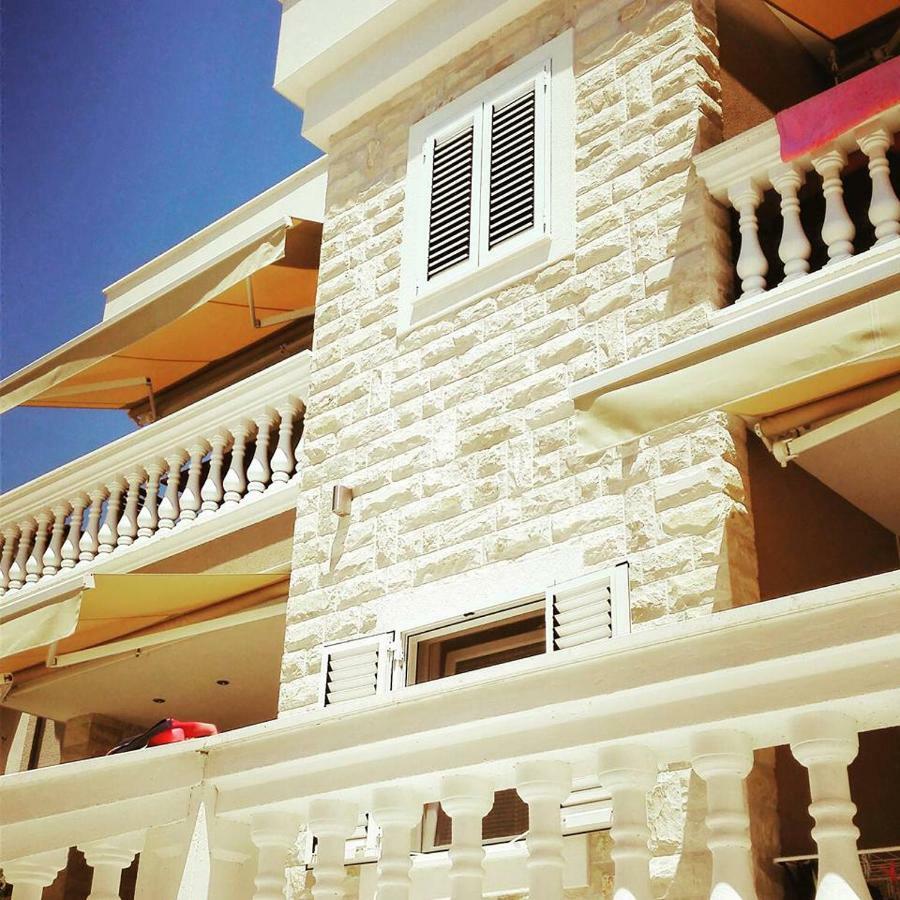 Vila Vodice Buitenkant foto